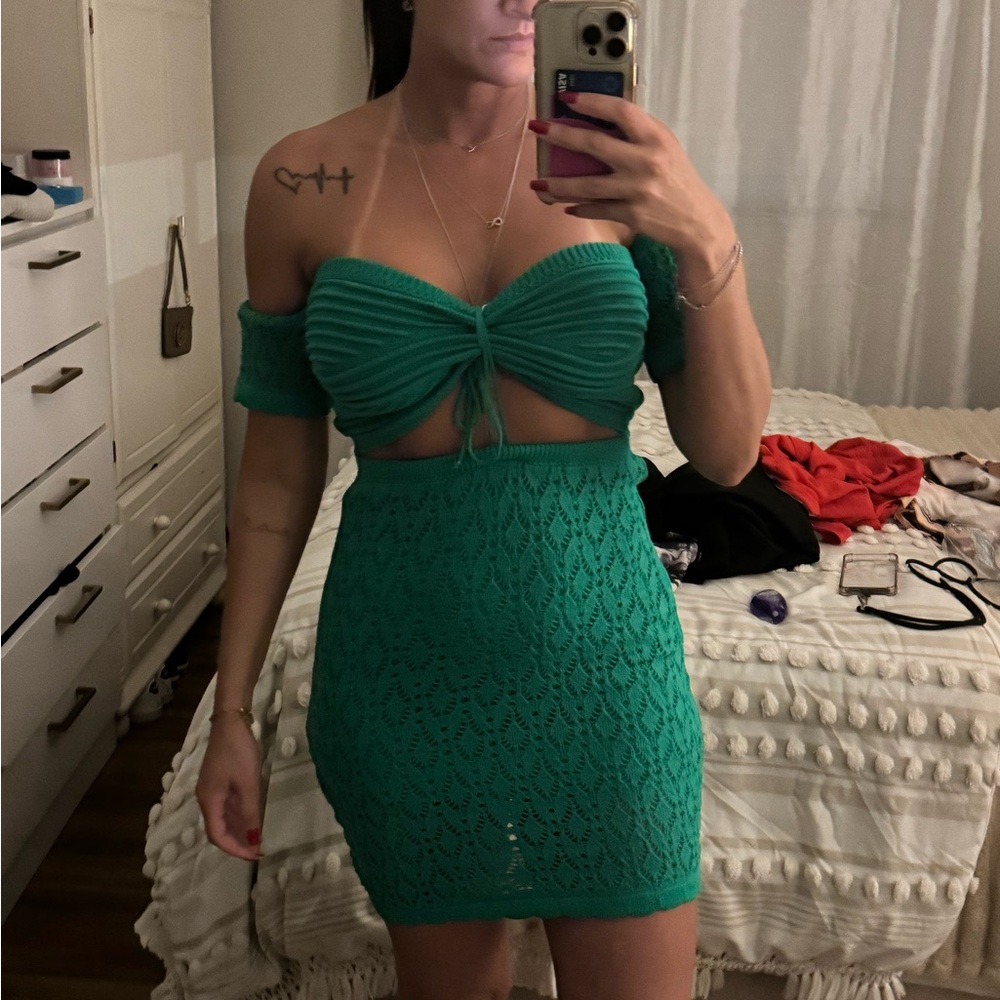 Elegant Green Off-Shoulder Dress
